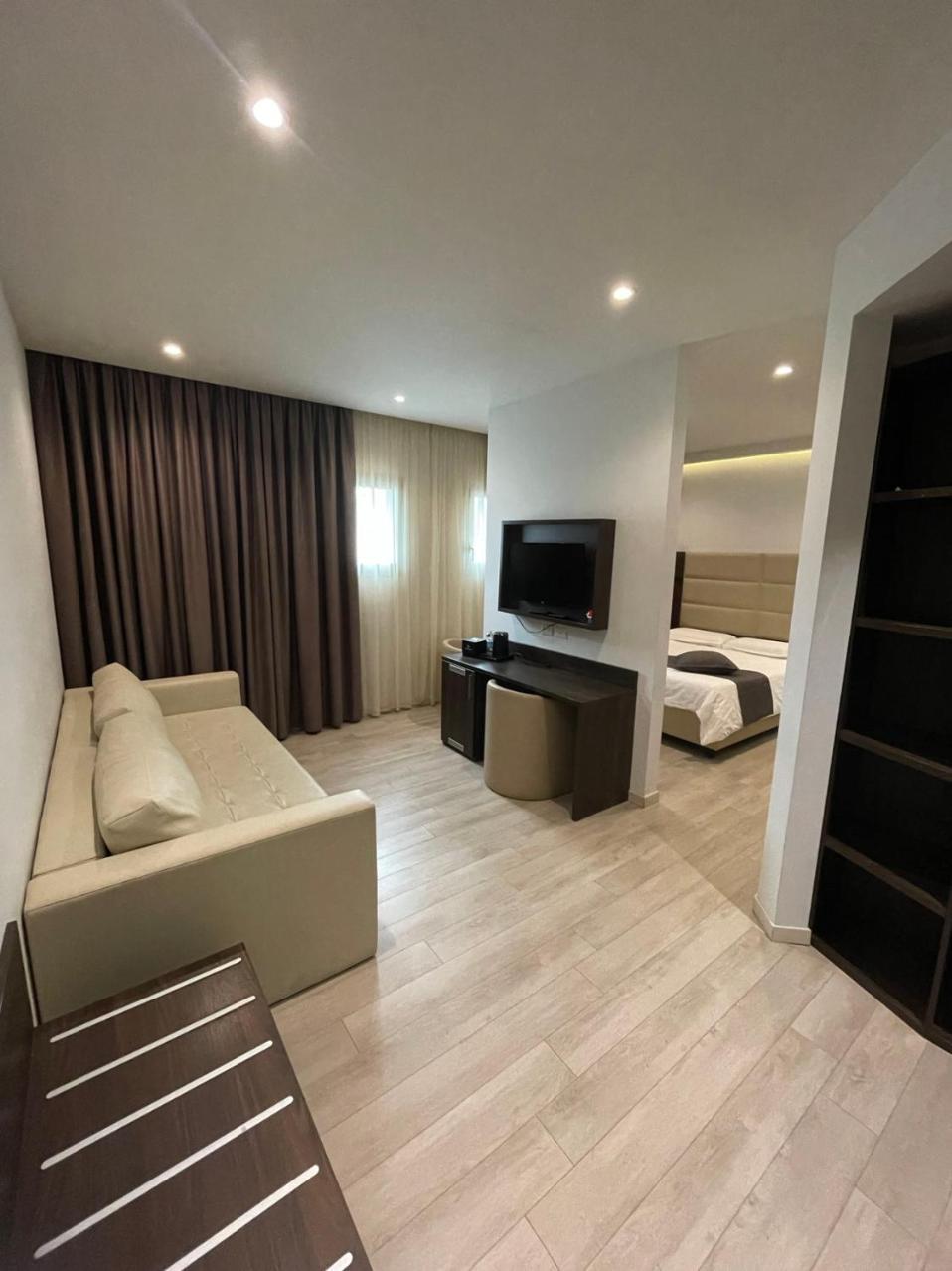 Hotel Hotelluxuryprato 3*