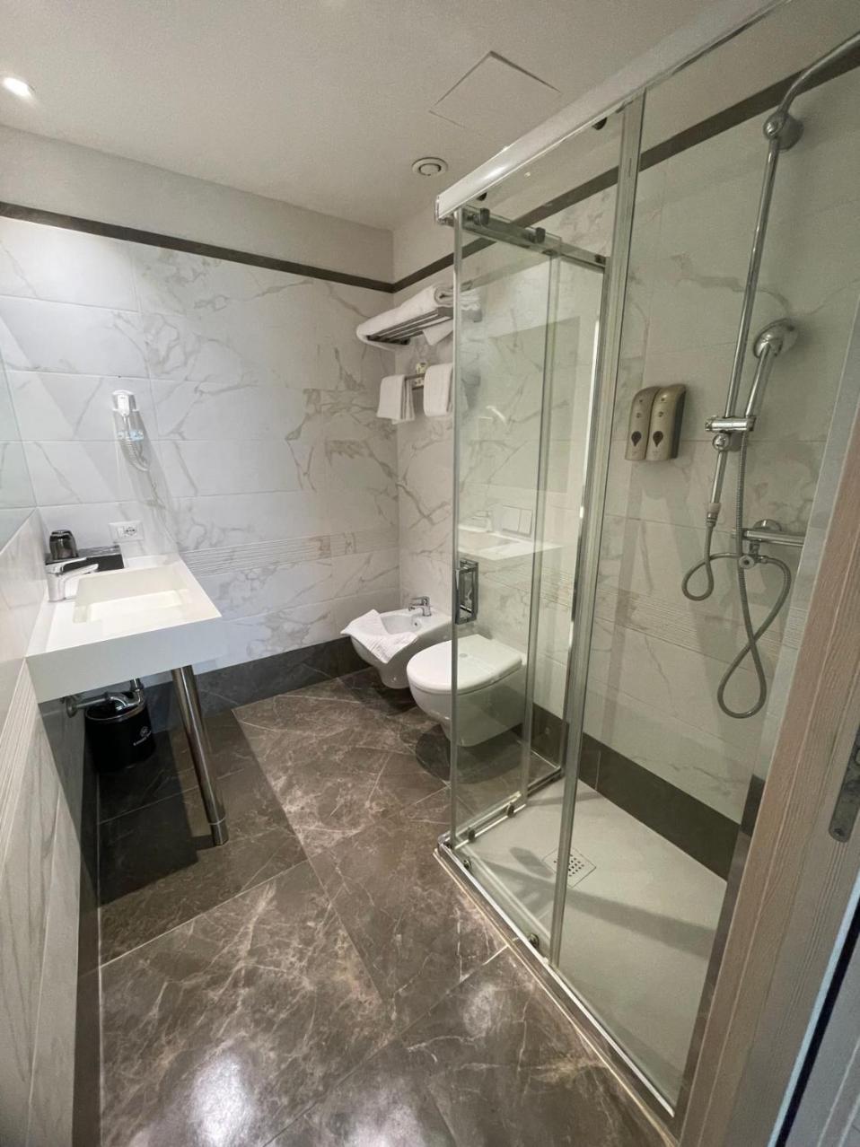 Hotelluxuryprato 3*
